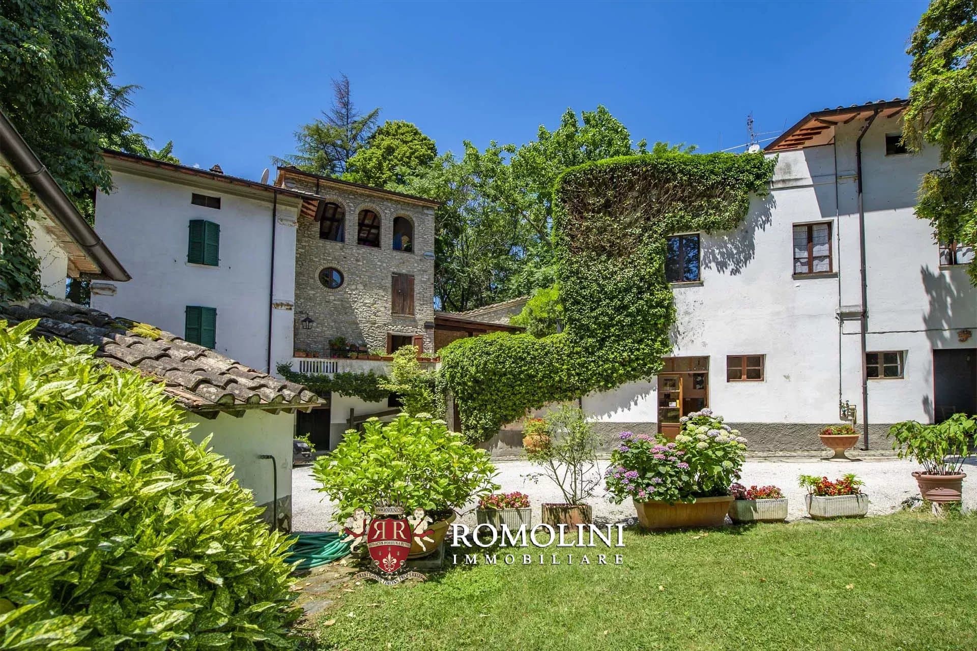 Borgo delle Macine: Umbrian Hamlet & Agriturismo